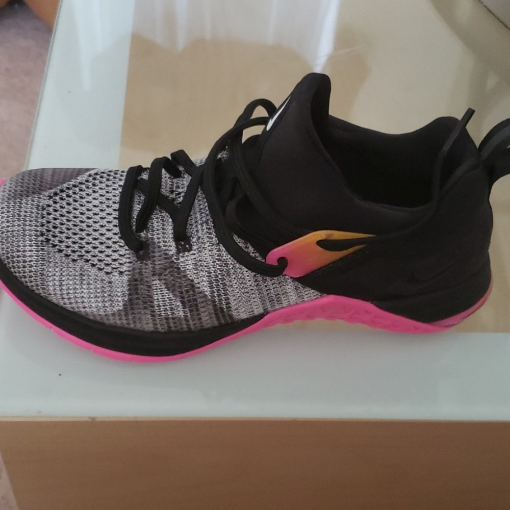 Womens Nike Metcon Flynit 3 Size 6 BRAND NEW